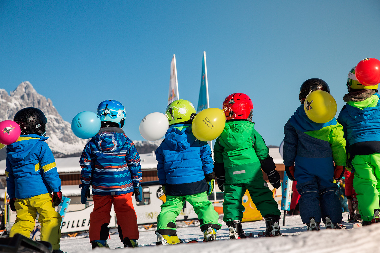 skifahren-fuer-die-kleinsten-im-pletzi-park-buchensteinwand.jpg